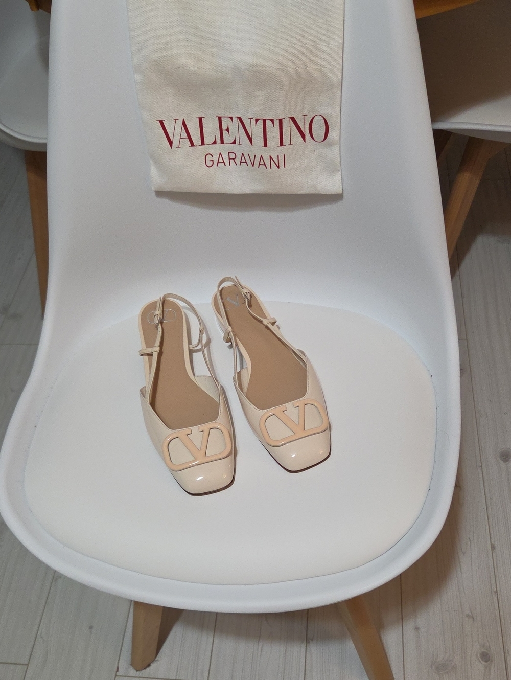 Valentino Garavani Cream Patent Leather V-Logo Slingback Shoes